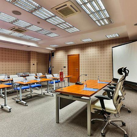 Kings Park Hotel Подгорица Экстерьер фото