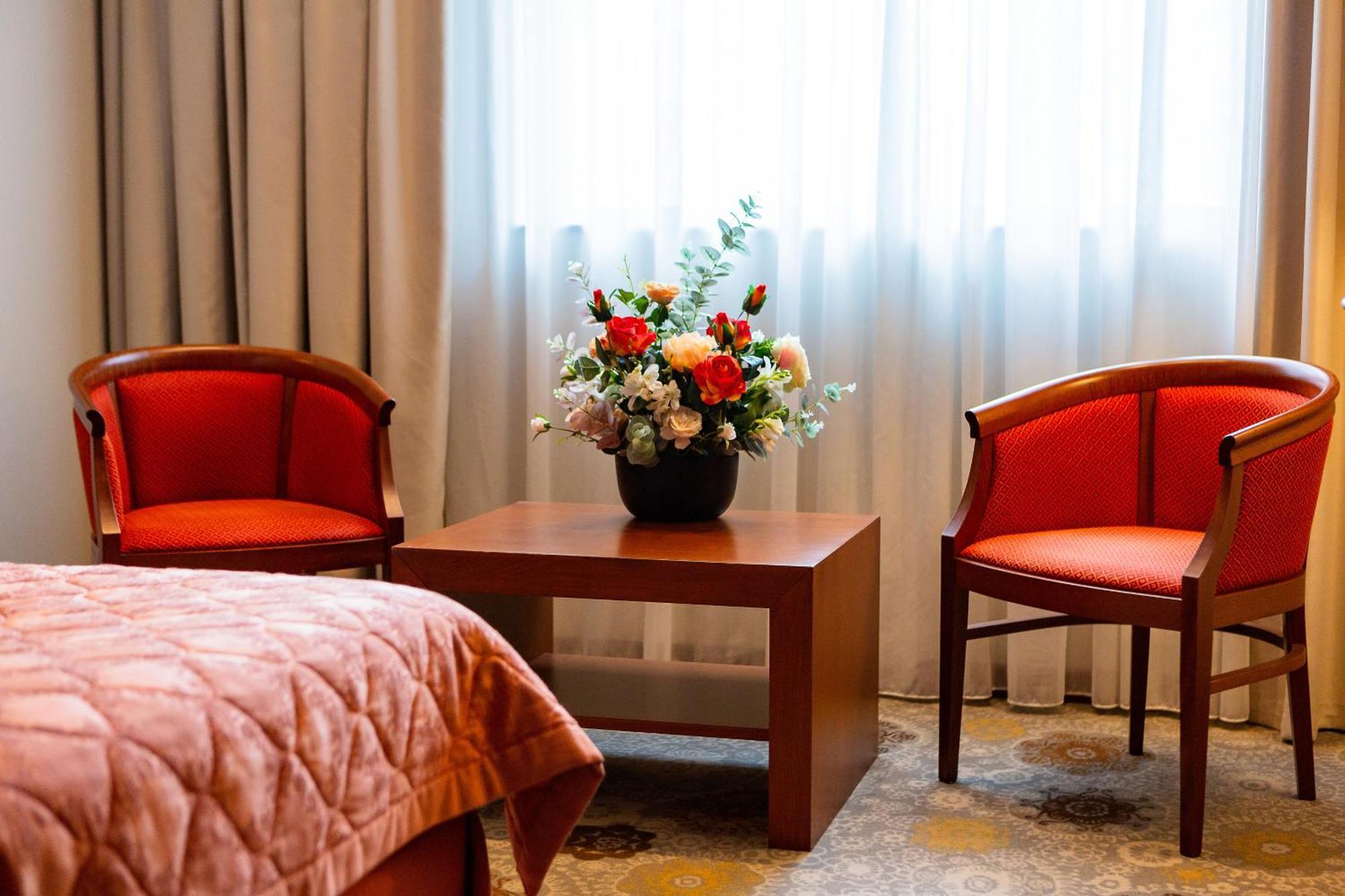 Kings Park Hotel Подгорица Экстерьер фото