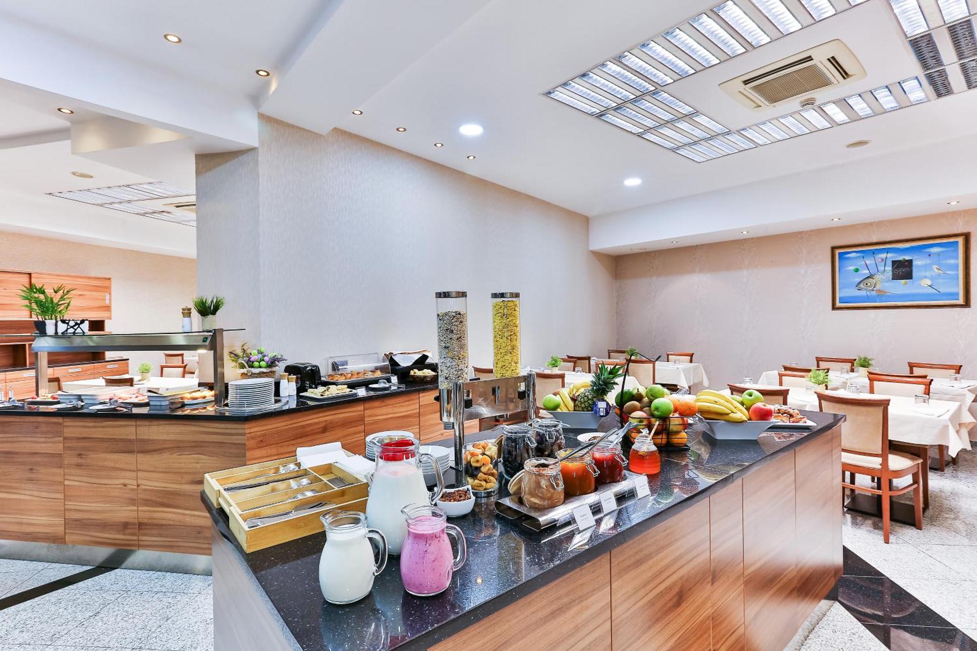 Kings Park Hotel Подгорица Экстерьер фото